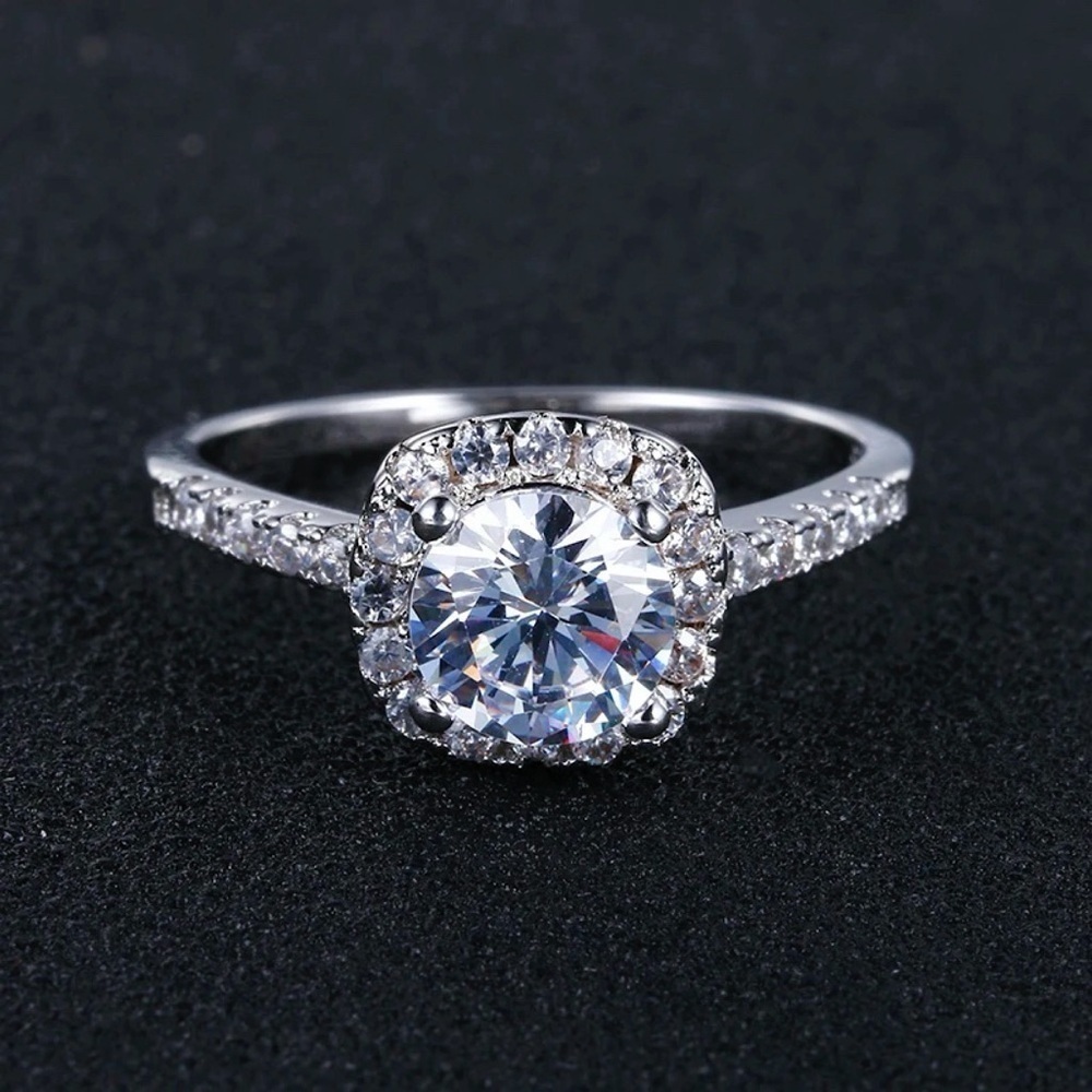 ⭐️253⭐️ DAINTY ENGAGEMENT RING STAINLESS STEEL HALO ROUND DIAMOND CUBIC ZIRCONIA
